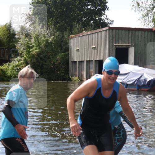 31.08.2025 - Elbe Triathlon Hamburg Luisa Fischer http://msf.ph/oto/8680505 31.08.2025 14:43:11 Schwimmen  meine-sportfotos.de