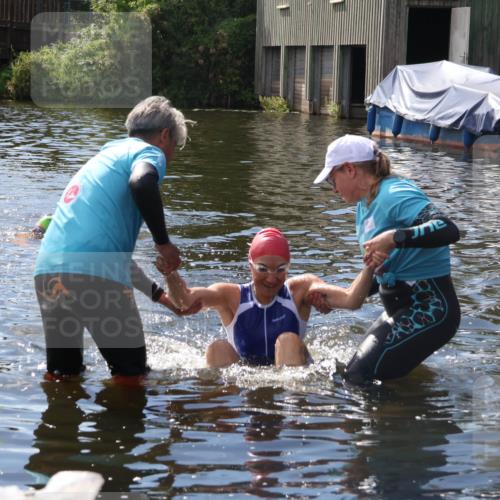 31.08.2025 - Elbe Triathlon Hamburg Luisa Fischer http://msf.ph/oto/8680517 31.08.2025 14:43:49 Schwimmen  meine-sportfotos.de