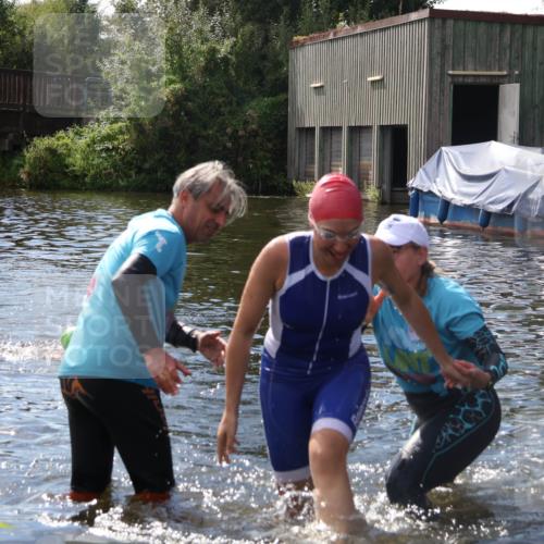31.08.2025 - Elbe Triathlon Hamburg Luisa Fischer http://msf.ph/oto/8680522 31.08.2025 14:43:50 Schwimmen  meine-sportfotos.de