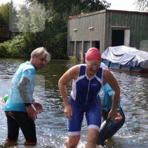 31.08.2025 - Elbe Triathlon Hamburg Luisa Fischer http://msf.ph/oto/8680523 31.08.2025 14:43:50 Schwimmen  meine-sportfotos.de