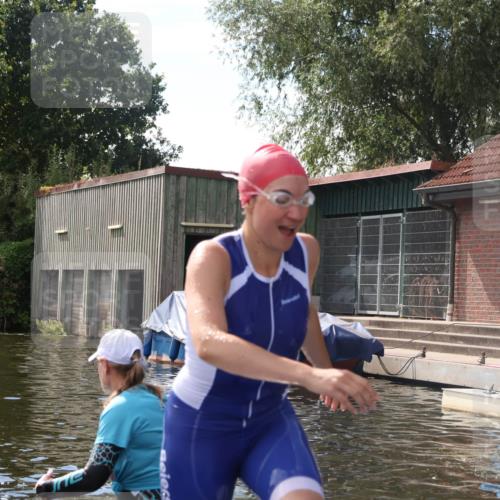 31.08.2025 - Elbe Triathlon Hamburg Luisa Fischer http://msf.ph/oto/8680527 31.08.2025 14:43:51 Schwimmen  meine-sportfotos.de