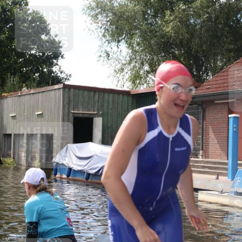 31.08.2025 - Elbe Triathlon Hamburg Luisa Fischer http://msf.ph/oto/8680528 31.08.2025 14:43:52 Schwimmen  meine-sportfotos.de