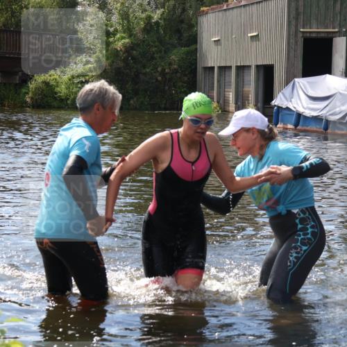 31.08.2025 - Elbe Triathlon Hamburg Luisa Fischer http://msf.ph/oto/8680529 31.08.2025 14:43:57 Schwimmen  meine-sportfotos.de