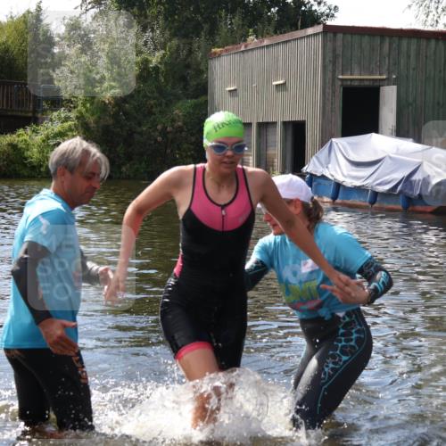 31.08.2025 - Elbe Triathlon Hamburg Luisa Fischer http://msf.ph/oto/8680531 31.08.2025 14:43:57 Schwimmen  meine-sportfotos.de