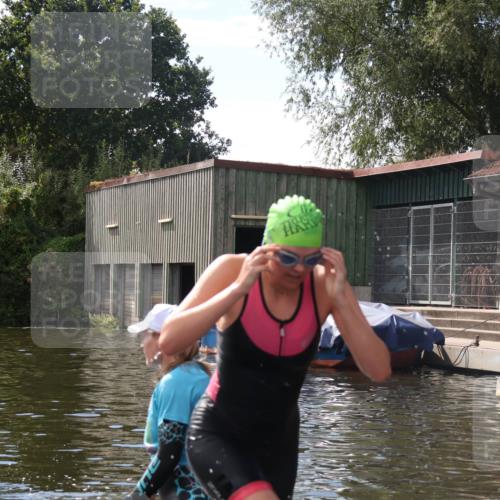 31.08.2025 - Elbe Triathlon Hamburg Luisa Fischer http://msf.ph/oto/8680534 31.08.2025 14:43:58 Schwimmen  meine-sportfotos.de
