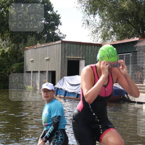 31.08.2025 - Elbe Triathlon Hamburg Luisa Fischer http://msf.ph/oto/8680536 31.08.2025 14:43:58 Schwimmen  meine-sportfotos.de