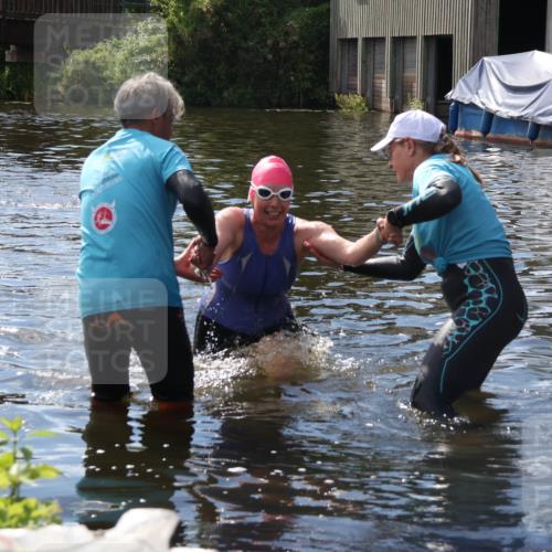 31.08.2025 - Elbe Triathlon Hamburg Luisa Fischer http://msf.ph/oto/8680539 31.08.2025 14:44:15 Schwimmen  meine-sportfotos.de