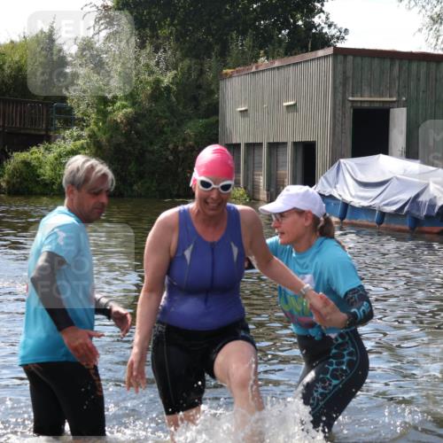 31.08.2025 - Elbe Triathlon Hamburg Luisa Fischer http://msf.ph/oto/8680543 31.08.2025 14:44:16 Schwimmen  meine-sportfotos.de