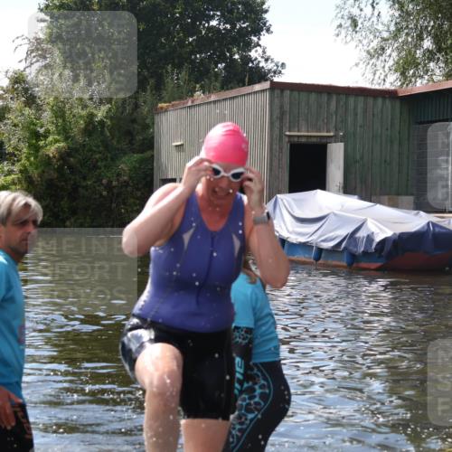 31.08.2025 - Elbe Triathlon Hamburg Luisa Fischer http://msf.ph/oto/8680546 31.08.2025 14:44:17 Schwimmen  meine-sportfotos.de