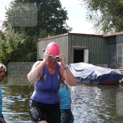 31.08.2025 - Elbe Triathlon Hamburg Luisa Fischer http://msf.ph/oto/8680547 31.08.2025 14:44:17 Schwimmen  meine-sportfotos.de