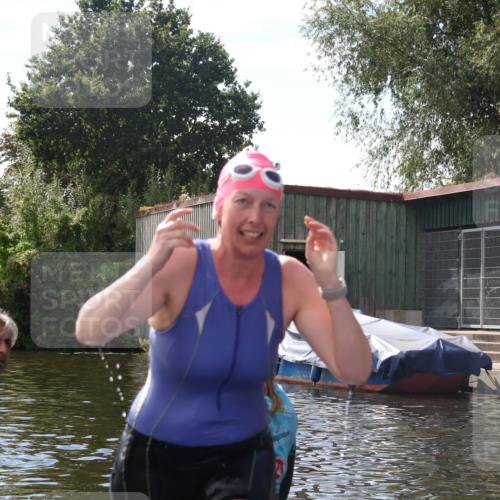 31.08.2025 - Elbe Triathlon Hamburg Luisa Fischer http://msf.ph/oto/8680549 31.08.2025 14:44:18 Schwimmen  meine-sportfotos.de