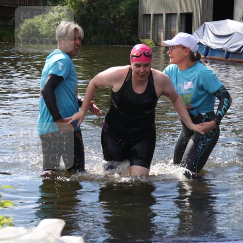 31.08.2025 - Elbe Triathlon Hamburg Luisa Fischer http://msf.ph/oto/8680553 31.08.2025 14:44:30 Schwimmen  meine-sportfotos.de