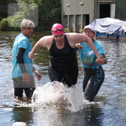 31.08.2025 - Elbe Triathlon Hamburg Luisa Fischer http://msf.ph/oto/8680554 31.08.2025 14:44:30 Schwimmen  meine-sportfotos.de