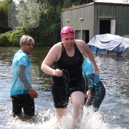 31.08.2025 - Elbe Triathlon Hamburg Luisa Fischer http://msf.ph/oto/8680555 31.08.2025 14:44:30 Schwimmen  meine-sportfotos.de