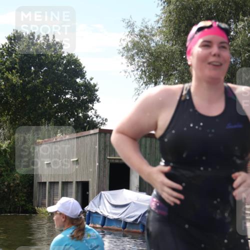 31.08.2025 - Elbe Triathlon Hamburg Luisa Fischer http://msf.ph/oto/8680560 31.08.2025 14:44:32 Schwimmen  meine-sportfotos.de