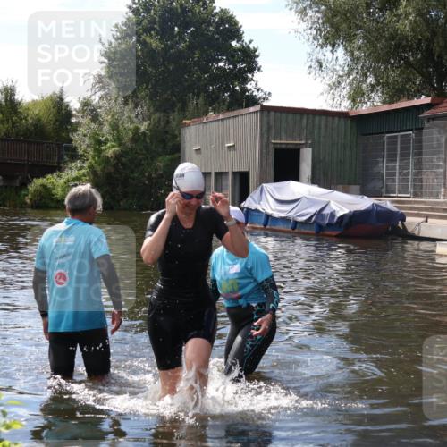 31.08.2025 - Elbe Triathlon Hamburg Luisa Fischer http://msf.ph/oto/8680561 31.08.2025 14:44:59 Schwimmen  meine-sportfotos.de