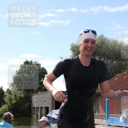 31.08.2025 - Elbe Triathlon Hamburg Luisa Fischer http://msf.ph/oto/8680570 31.08.2025 14:45:01 Schwimmen  meine-sportfotos.de