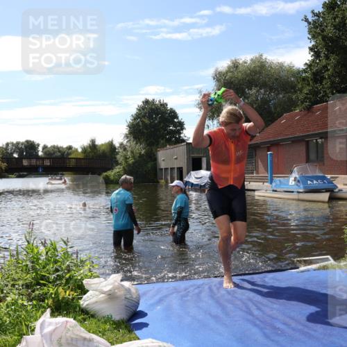 31.08.2025 - Elbe Triathlon Hamburg Luisa Fischer http://msf.ph/oto/8680590 31.08.2025 14:45:57 Schwimmen  meine-sportfotos.de