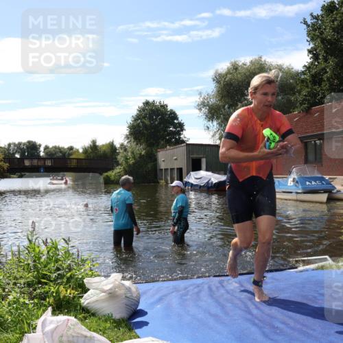 31.08.2025 - Elbe Triathlon Hamburg Luisa Fischer http://msf.ph/oto/8680592 31.08.2025 14:45:57 Schwimmen  meine-sportfotos.de