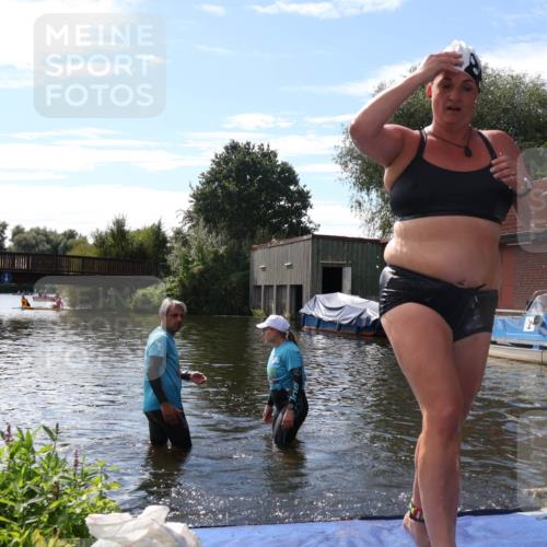 31.08.2025 - Elbe Triathlon Hamburg Luisa Fischer http://msf.ph/oto/8680598 31.08.2025 14:46:13 Schwimmen  meine-sportfotos.de