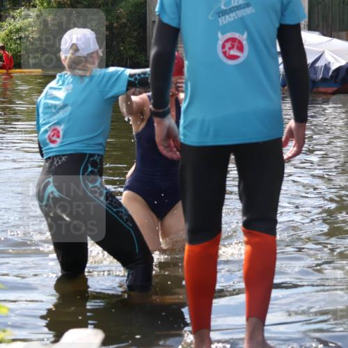 31.08.2025 - Elbe Triathlon Hamburg Luisa Fischer http://msf.ph/oto/8680601 31.08.2025 14:49:04 Schwimmen  meine-sportfotos.de