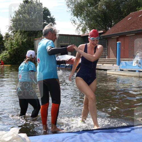 31.08.2025 - Elbe Triathlon Hamburg Luisa Fischer http://msf.ph/oto/8680605 31.08.2025 14:49:07 Schwimmen  meine-sportfotos.de