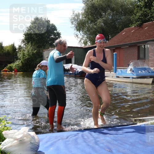 31.08.2025 - Elbe Triathlon Hamburg Luisa Fischer http://msf.ph/oto/8680607 31.08.2025 14:49:07 Schwimmen  meine-sportfotos.de
