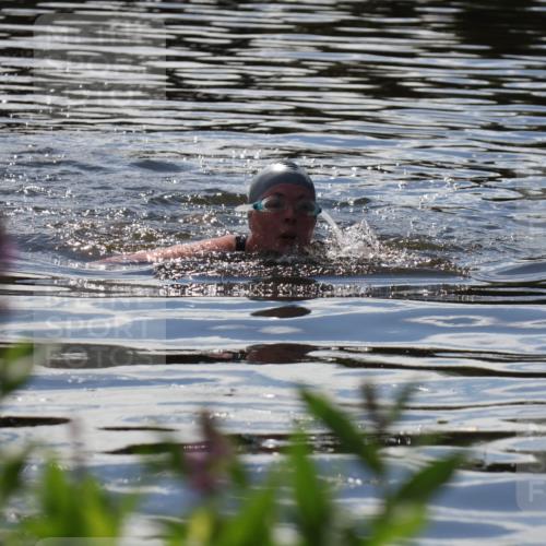 31.08.2025 - Elbe Triathlon Hamburg Luisa Fischer http://msf.ph/oto/8680613 31.08.2025 14:51:37 Schwimmen  meine-sportfotos.de