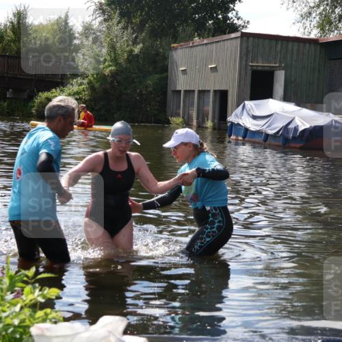 31.08.2025 - Elbe Triathlon Hamburg Luisa Fischer http://msf.ph/oto/8680622 31.08.2025 14:51:46 Schwimmen  meine-sportfotos.de
