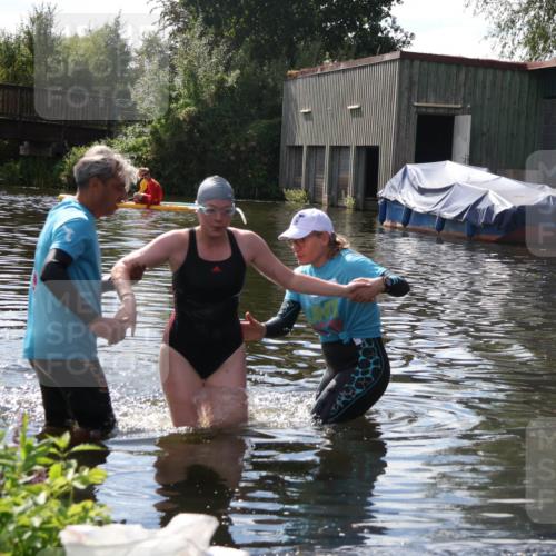 31.08.2025 - Elbe Triathlon Hamburg Luisa Fischer http://msf.ph/oto/8680623 31.08.2025 14:51:46 Schwimmen  meine-sportfotos.de