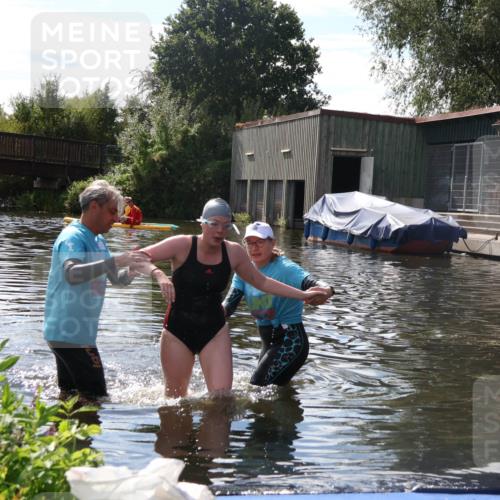 31.08.2025 - Elbe Triathlon Hamburg Luisa Fischer http://msf.ph/oto/8680625 31.08.2025 14:51:47 Schwimmen  meine-sportfotos.de