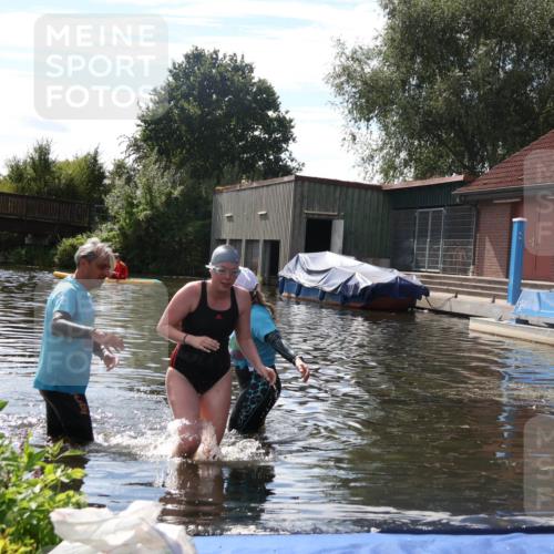 31.08.2025 - Elbe Triathlon Hamburg Luisa Fischer http://msf.ph/oto/8680626 31.08.2025 14:51:47 Schwimmen  meine-sportfotos.de