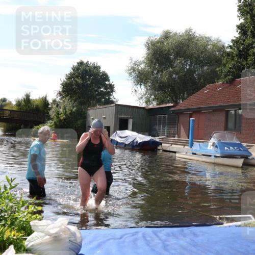 31.08.2025 - Elbe Triathlon Hamburg Luisa Fischer http://msf.ph/oto/8680630 31.08.2025 14:51:48 Schwimmen  meine-sportfotos.de
