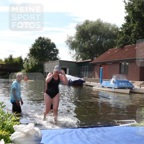 31.08.2025 - Elbe Triathlon Hamburg Luisa Fischer http://msf.ph/oto/8680631 31.08.2025 14:51:48 Schwimmen  meine-sportfotos.de