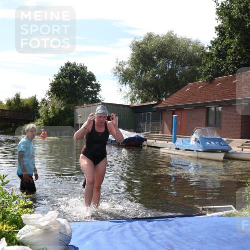 31.08.2025 - Elbe Triathlon Hamburg Luisa Fischer http://msf.ph/oto/8680633 31.08.2025 14:51:48 Schwimmen  meine-sportfotos.de