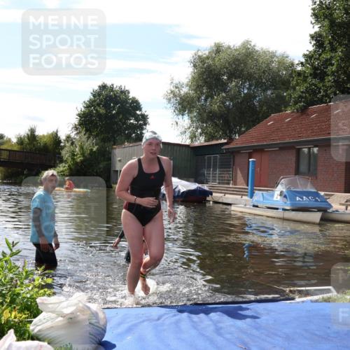31.08.2025 - Elbe Triathlon Hamburg Luisa Fischer http://msf.ph/oto/8680635 31.08.2025 14:51:49 Schwimmen  meine-sportfotos.de
