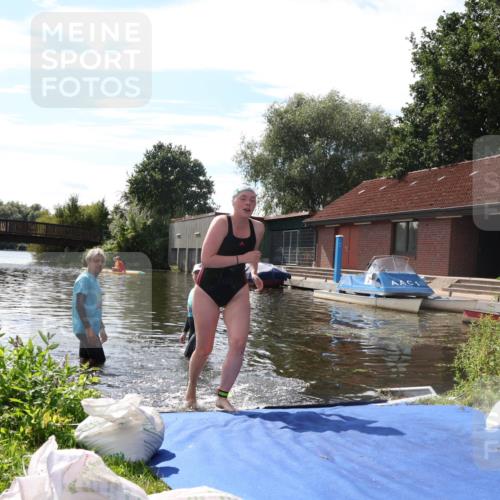 31.08.2025 - Elbe Triathlon Hamburg Luisa Fischer http://msf.ph/oto/8680636 31.08.2025 14:51:49 Schwimmen  meine-sportfotos.de