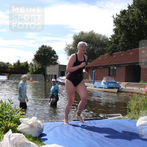 31.08.2025 - Elbe Triathlon Hamburg Luisa Fischer http://msf.ph/oto/8680639 31.08.2025 14:51:50 Schwimmen  meine-sportfotos.de