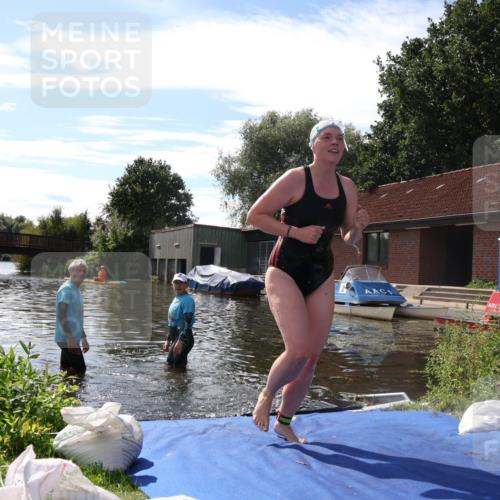 31.08.2025 - Elbe Triathlon Hamburg Luisa Fischer http://msf.ph/oto/8680640 31.08.2025 14:51:50 Schwimmen  meine-sportfotos.de