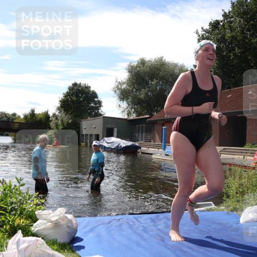 31.08.2025 - Elbe Triathlon Hamburg Luisa Fischer http://msf.ph/oto/8680641 31.08.2025 14:51:50 Schwimmen  meine-sportfotos.de