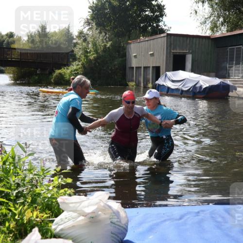 31.08.2025 - Elbe Triathlon Hamburg Luisa Fischer http://msf.ph/oto/8680646 31.08.2025 14:53:23 Schwimmen  meine-sportfotos.de