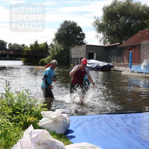 31.08.2025 - Elbe Triathlon Hamburg Luisa Fischer http://msf.ph/oto/8680649 31.08.2025 14:53:23 Schwimmen  meine-sportfotos.de