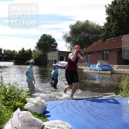 31.08.2025 - Elbe Triathlon Hamburg Luisa Fischer http://msf.ph/oto/8680652 31.08.2025 14:53:24 Schwimmen  meine-sportfotos.de