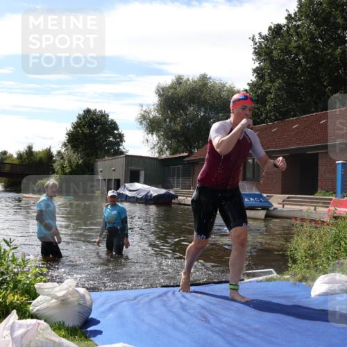 31.08.2025 - Elbe Triathlon Hamburg Luisa Fischer http://msf.ph/oto/8680654 31.08.2025 14:53:25 Schwimmen  meine-sportfotos.de