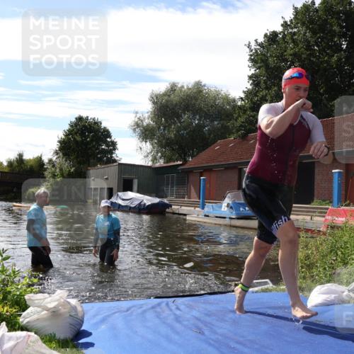 31.08.2025 - Elbe Triathlon Hamburg Luisa Fischer http://msf.ph/oto/8680656 31.08.2025 14:53:25 Schwimmen  meine-sportfotos.de