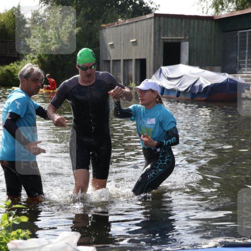 31.08.2025 - Elbe Triathlon Hamburg Luisa Fischer http://msf.ph/oto/8680660 31.08.2025 14:57:09 Schwimmen  meine-sportfotos.de