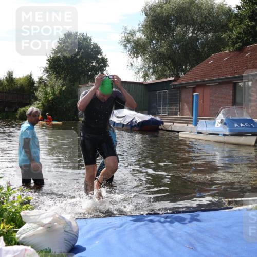 31.08.2025 - Elbe Triathlon Hamburg Luisa Fischer http://msf.ph/oto/8680665 31.08.2025 14:57:11 Schwimmen  meine-sportfotos.de