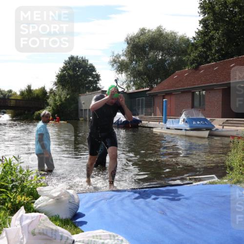31.08.2025 - Elbe Triathlon Hamburg Luisa Fischer http://msf.ph/oto/8680666 31.08.2025 14:57:11 Schwimmen  meine-sportfotos.de