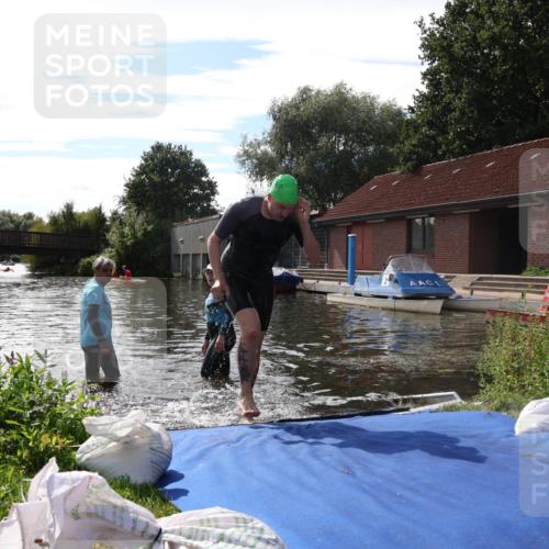 31.08.2025 - Elbe Triathlon Hamburg Luisa Fischer http://msf.ph/oto/8680668 31.08.2025 14:57:11 Schwimmen  meine-sportfotos.de