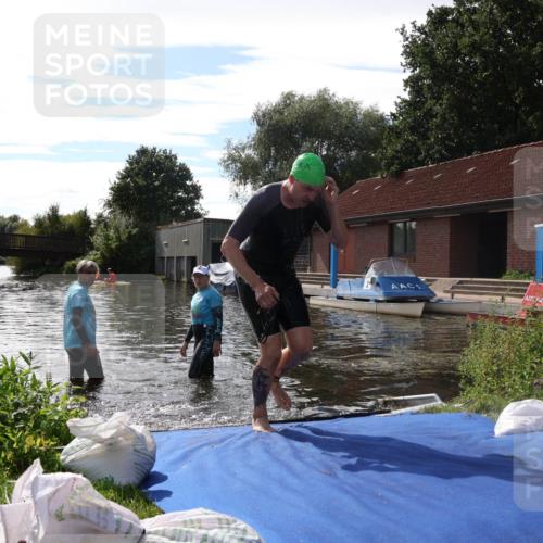 31.08.2025 - Elbe Triathlon Hamburg Luisa Fischer http://msf.ph/oto/8680669 31.08.2025 14:57:12 Schwimmen  meine-sportfotos.de